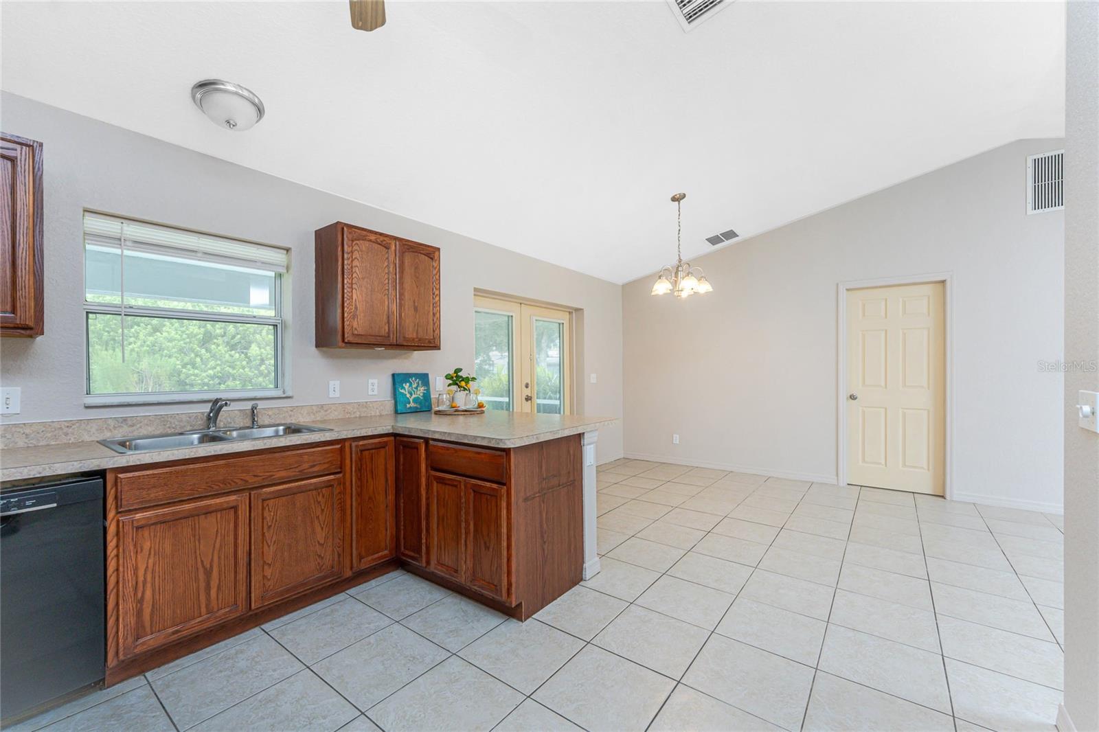 Image 18 of 43 For 6126 Cromwell Street