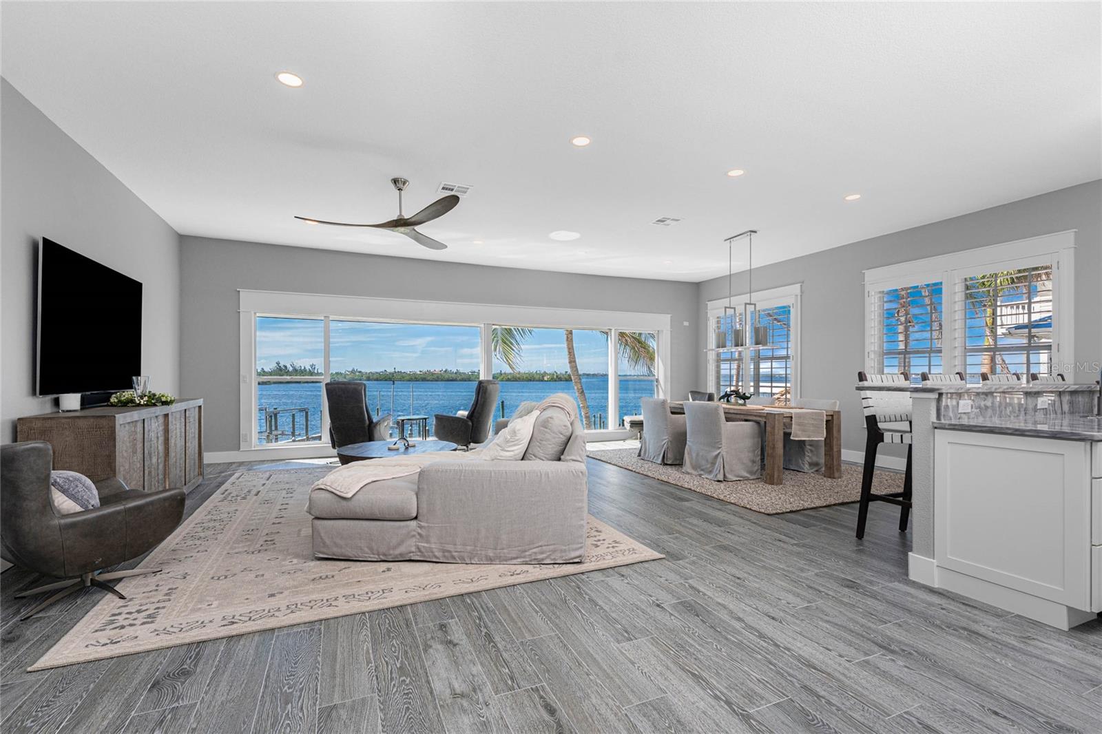 Image 4 of 58 For 1380 Beach Road 2