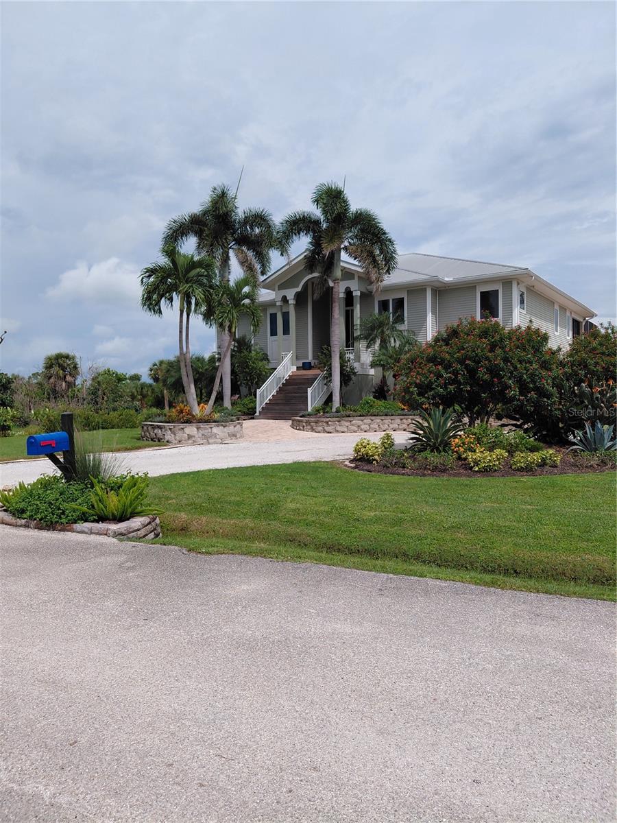 Image 9 of 19 For 10141 Creekside Drive
