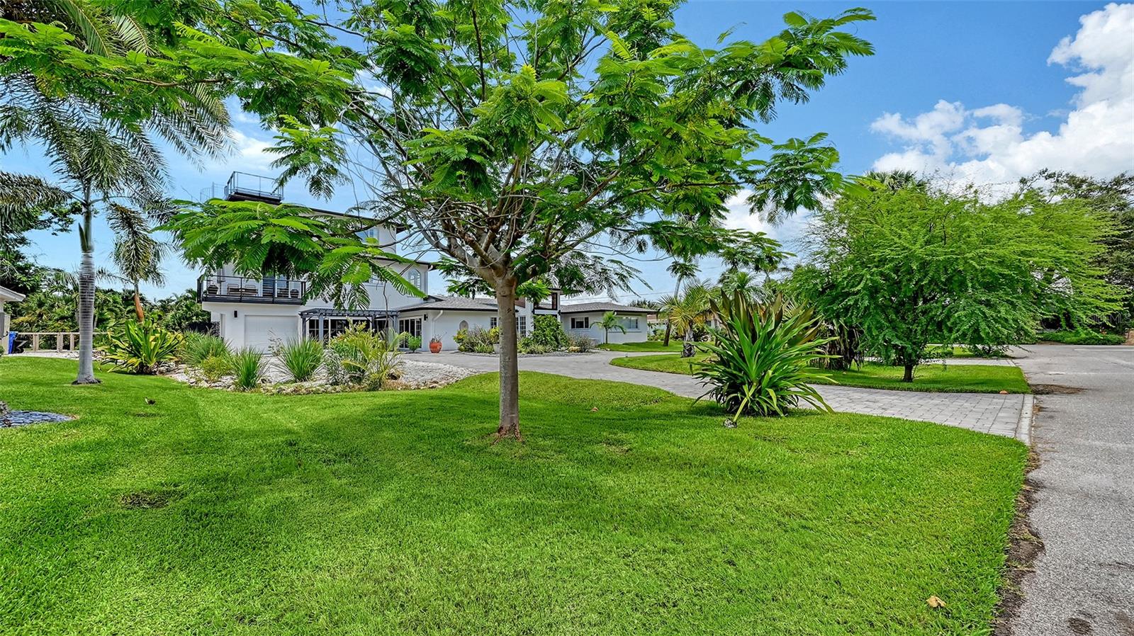 Image 11 of 84 For 608 Gardenia Drive