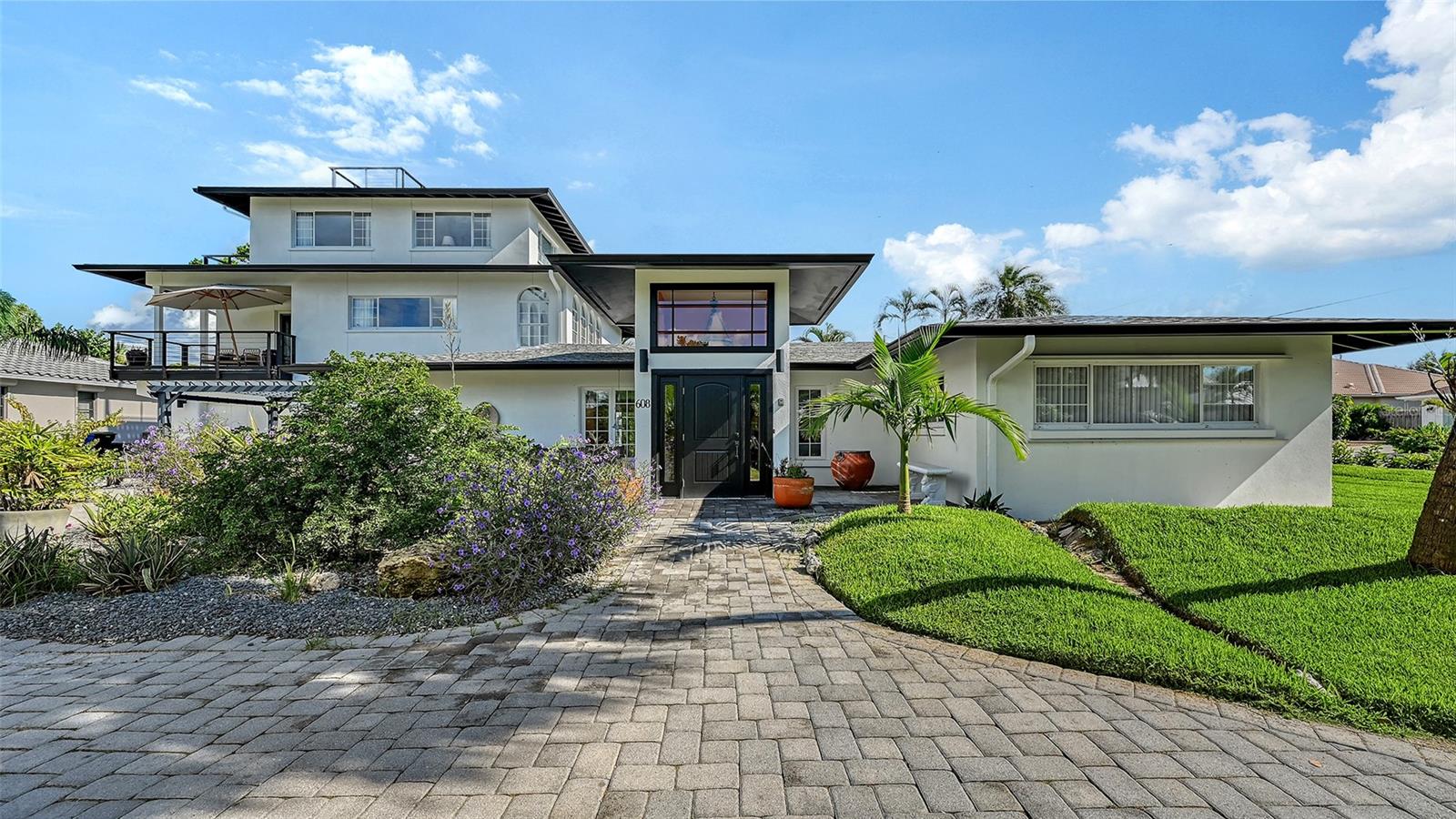 Image 14 of 84 For 608 Gardenia Drive