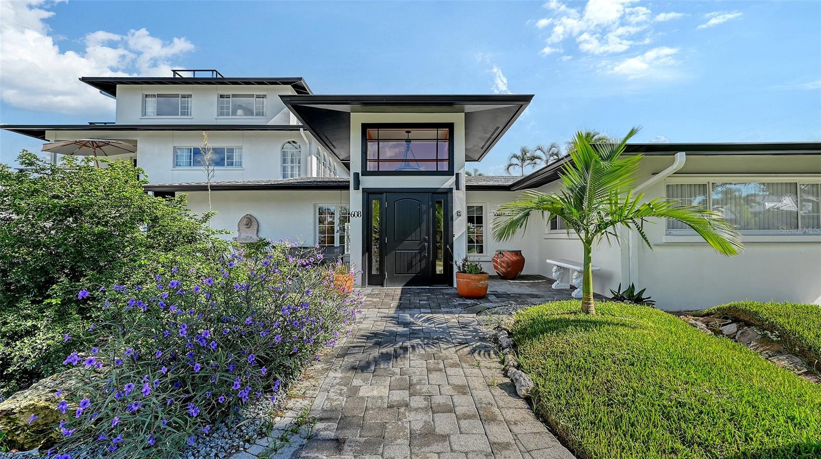 Image 2 of 84 For 608 Gardenia Drive