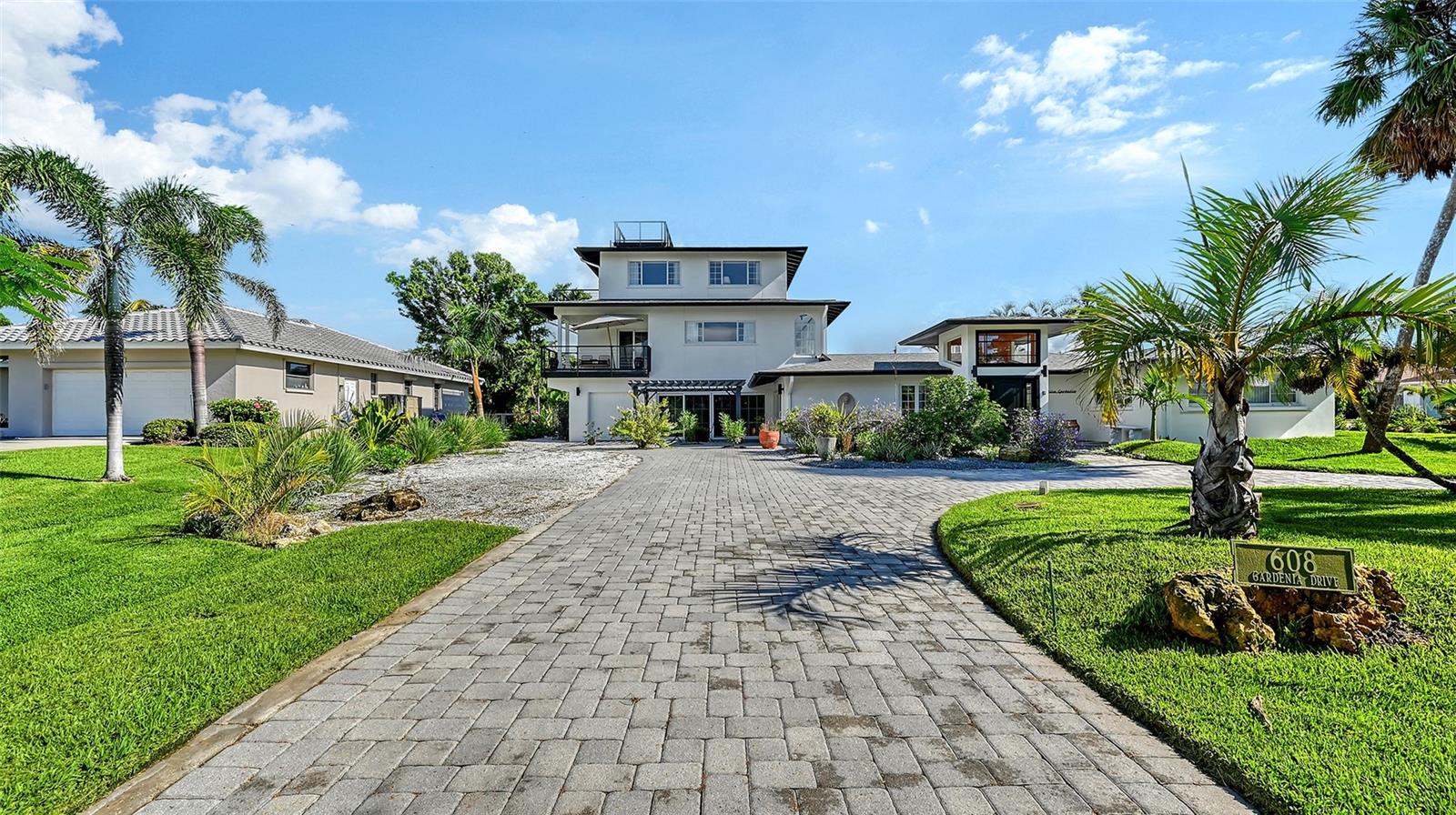 Image 9 of 84 For 608 Gardenia Drive