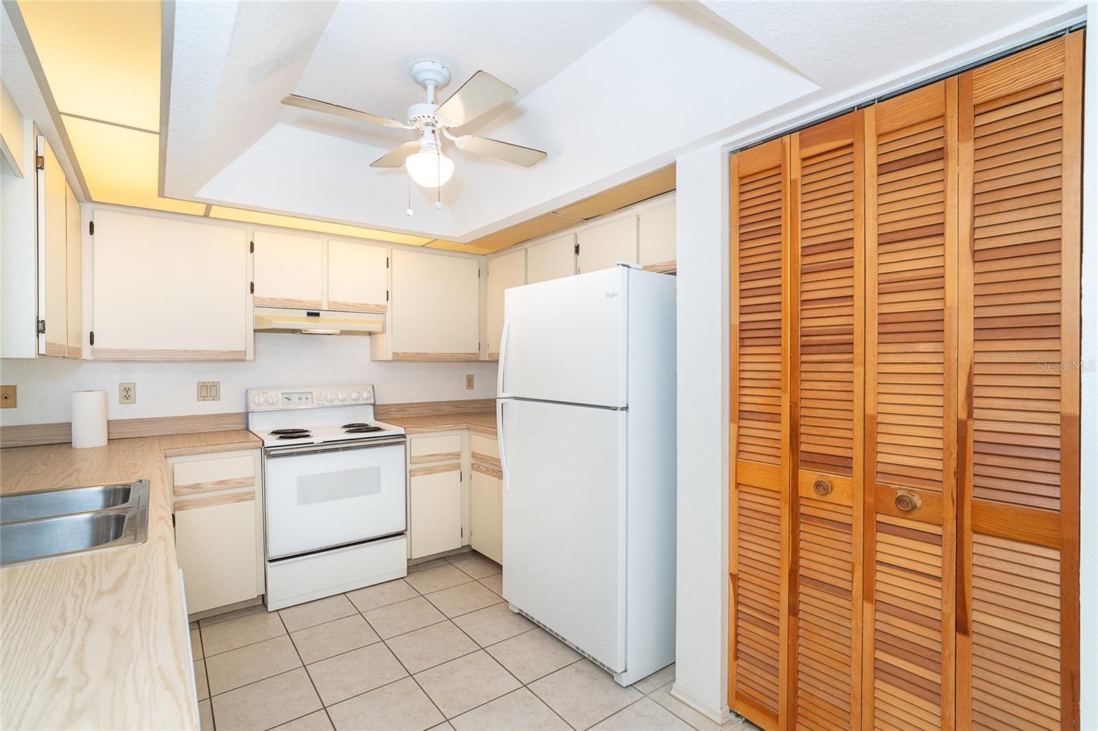 Image 11 of 29 For 537 Verona Street