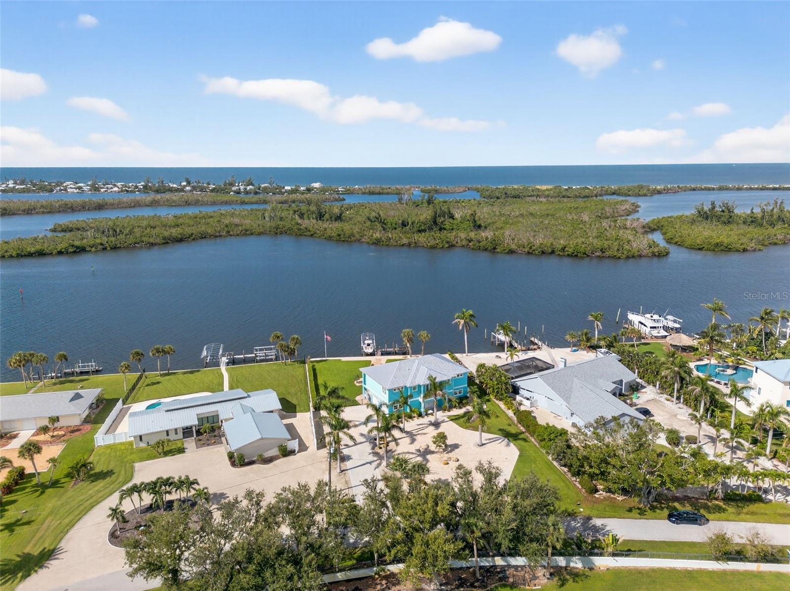 Image 7 of 100 For 345 Green Dolphin Drive