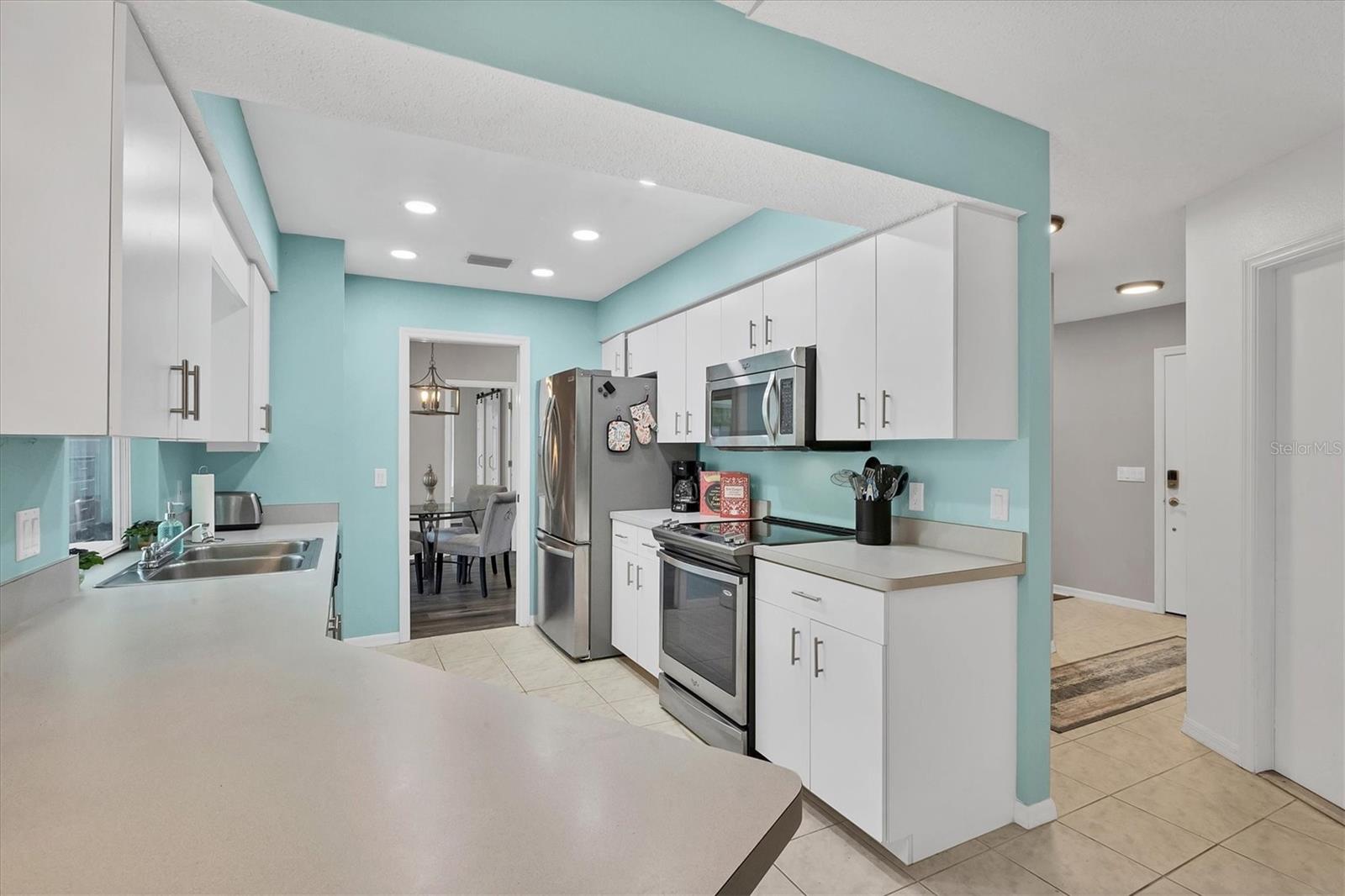 Image 9 of 32 For 10168 Willowood Avenue