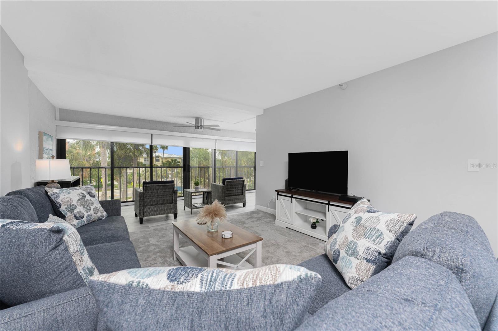 Image 10 of 60 For 1551 Beach Road 312