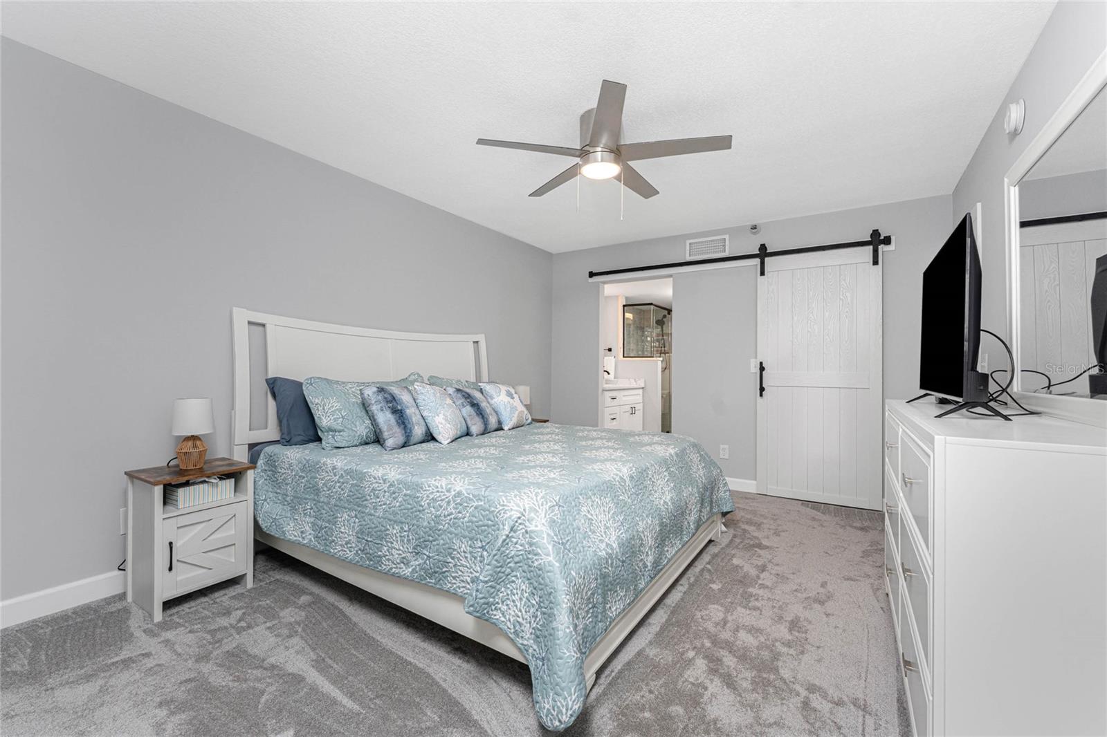 Image 17 of 60 For 1551 Beach Road 312
