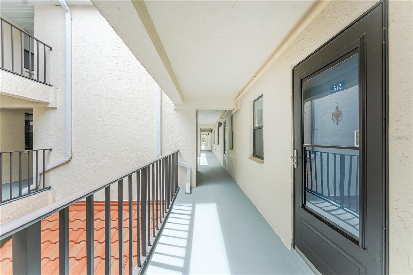 Image 30 of 60 For 1551 Beach Road 312