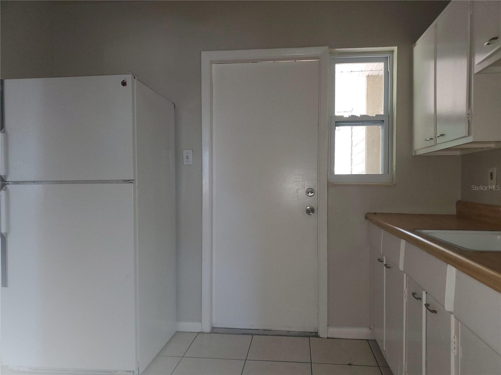 Image 2 of 6 For 21258 Coulton Avenue