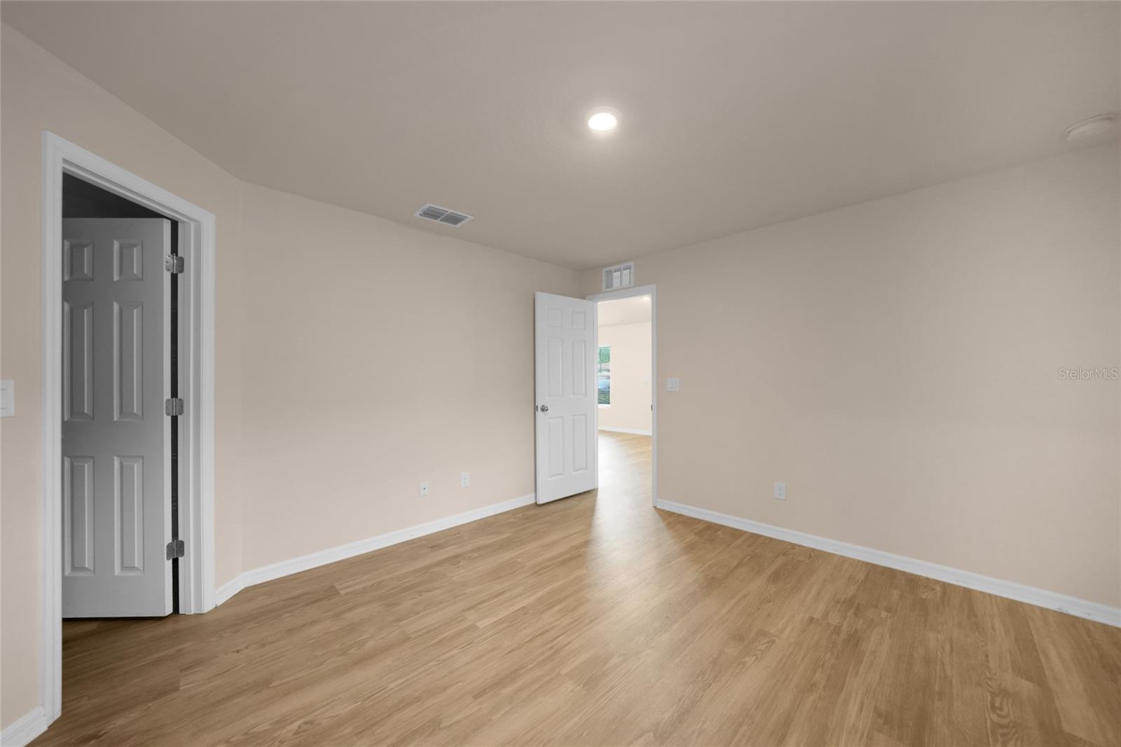 Image 17 of 42 For 11057 & 11059 Pendleton Avenue