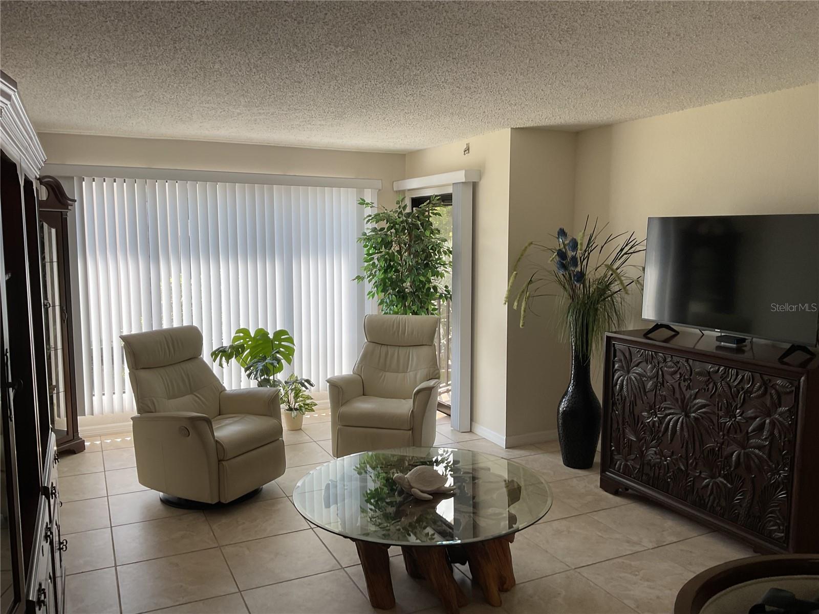 Image 11 of 43 For 25188 Marion Avenue D207