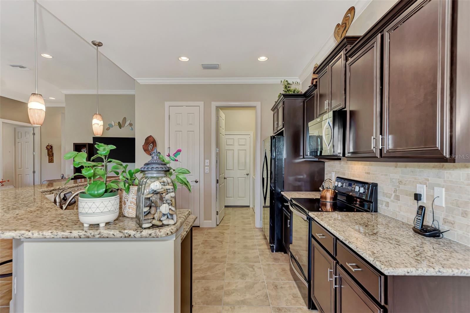 Listing photo id 13 for 13033 N Marsh Drive