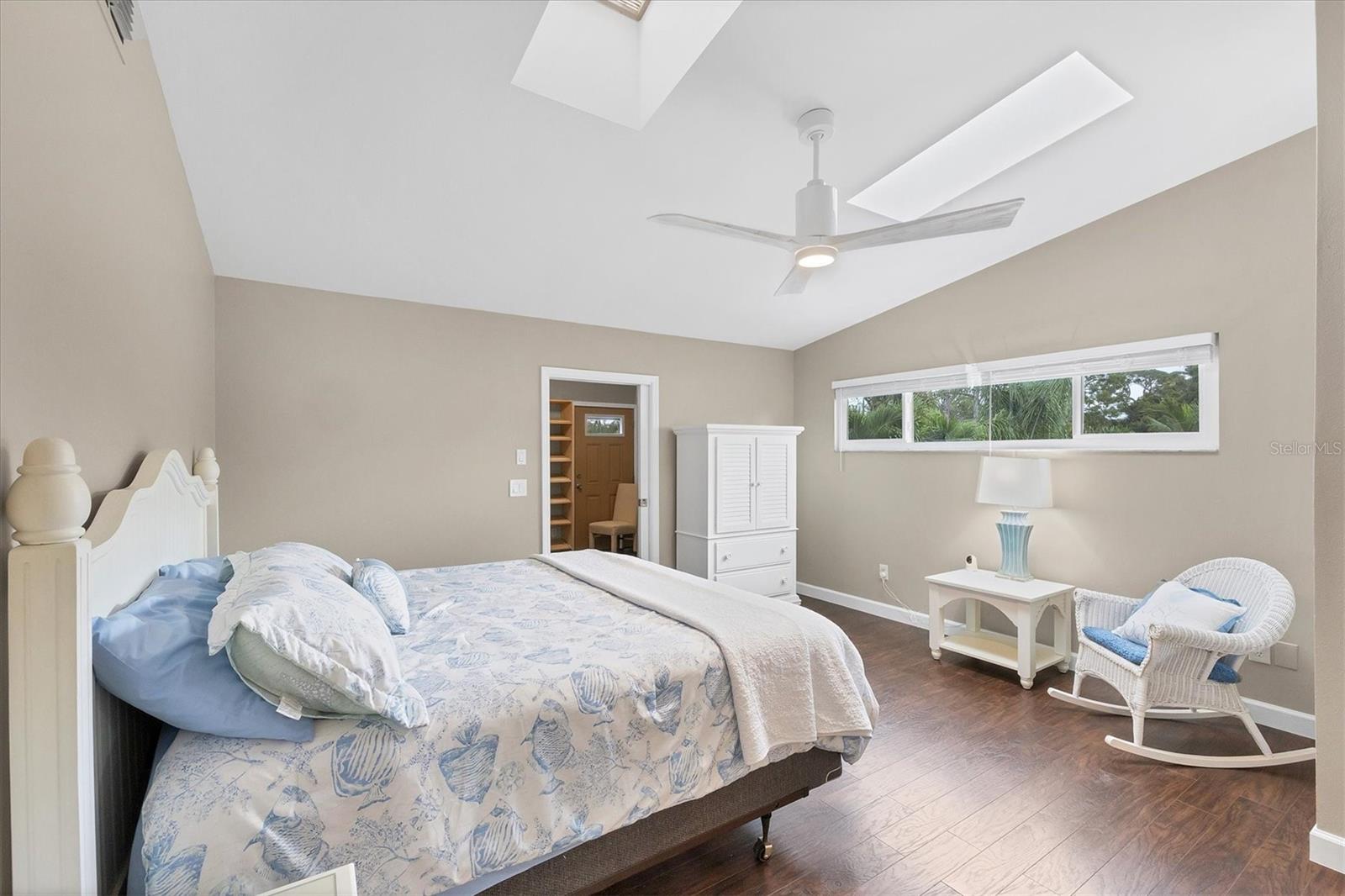Image 47 of 78 For 1070 Bayshore Drive