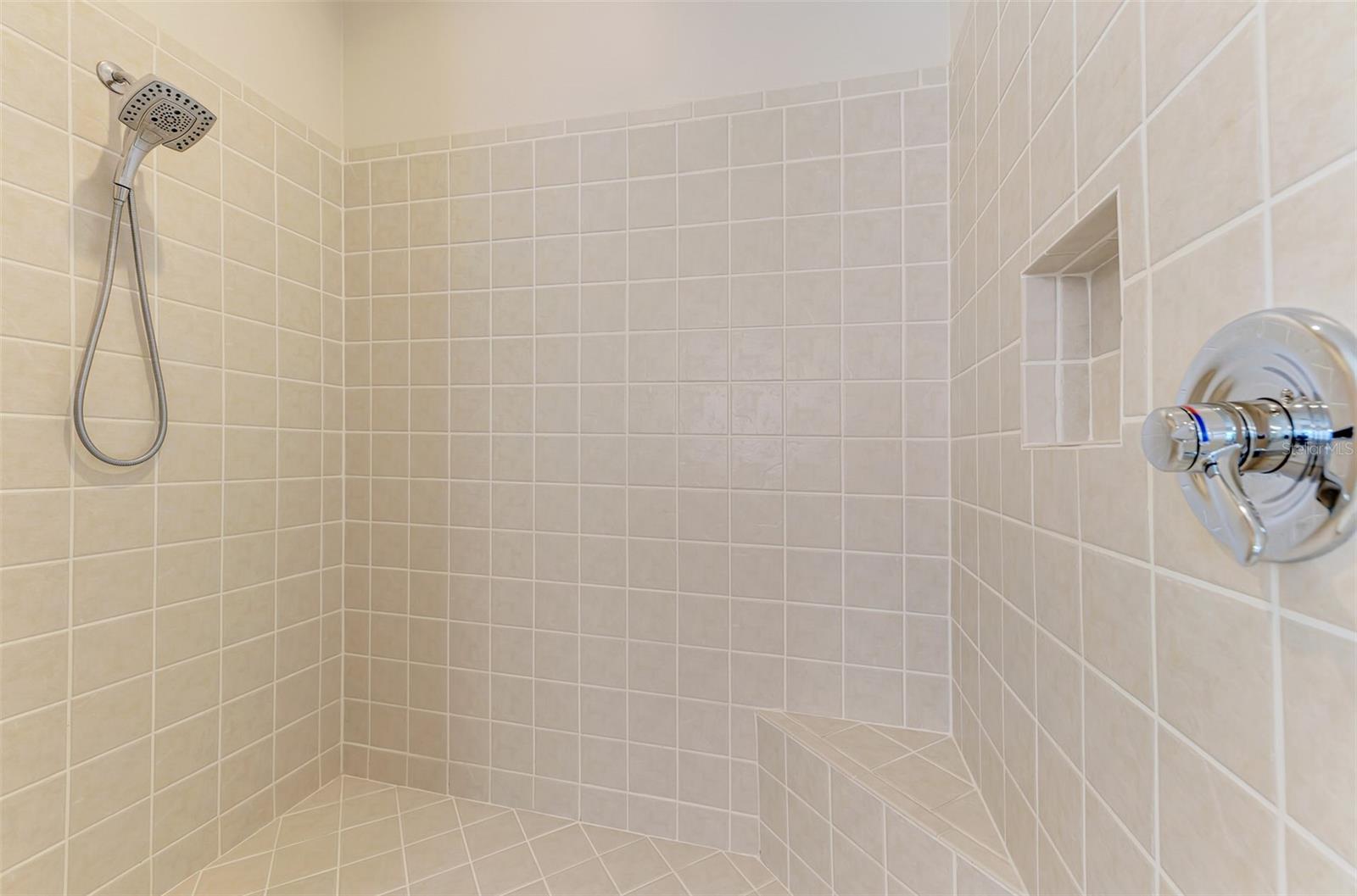 Image 26 of 69 For 13384 Golf Pointe Drive