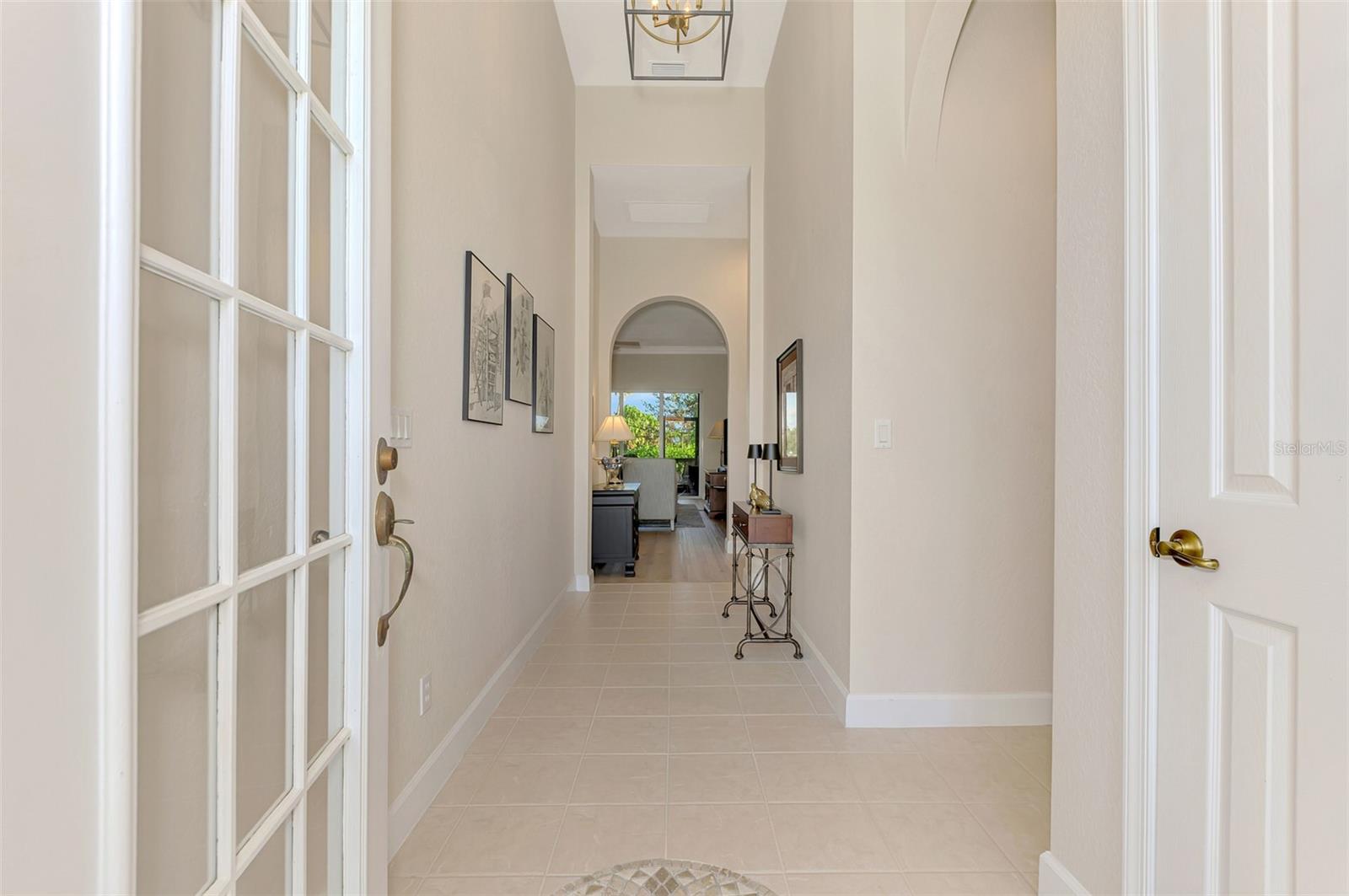 Image 4 of 69 For 13384 Golf Pointe Drive