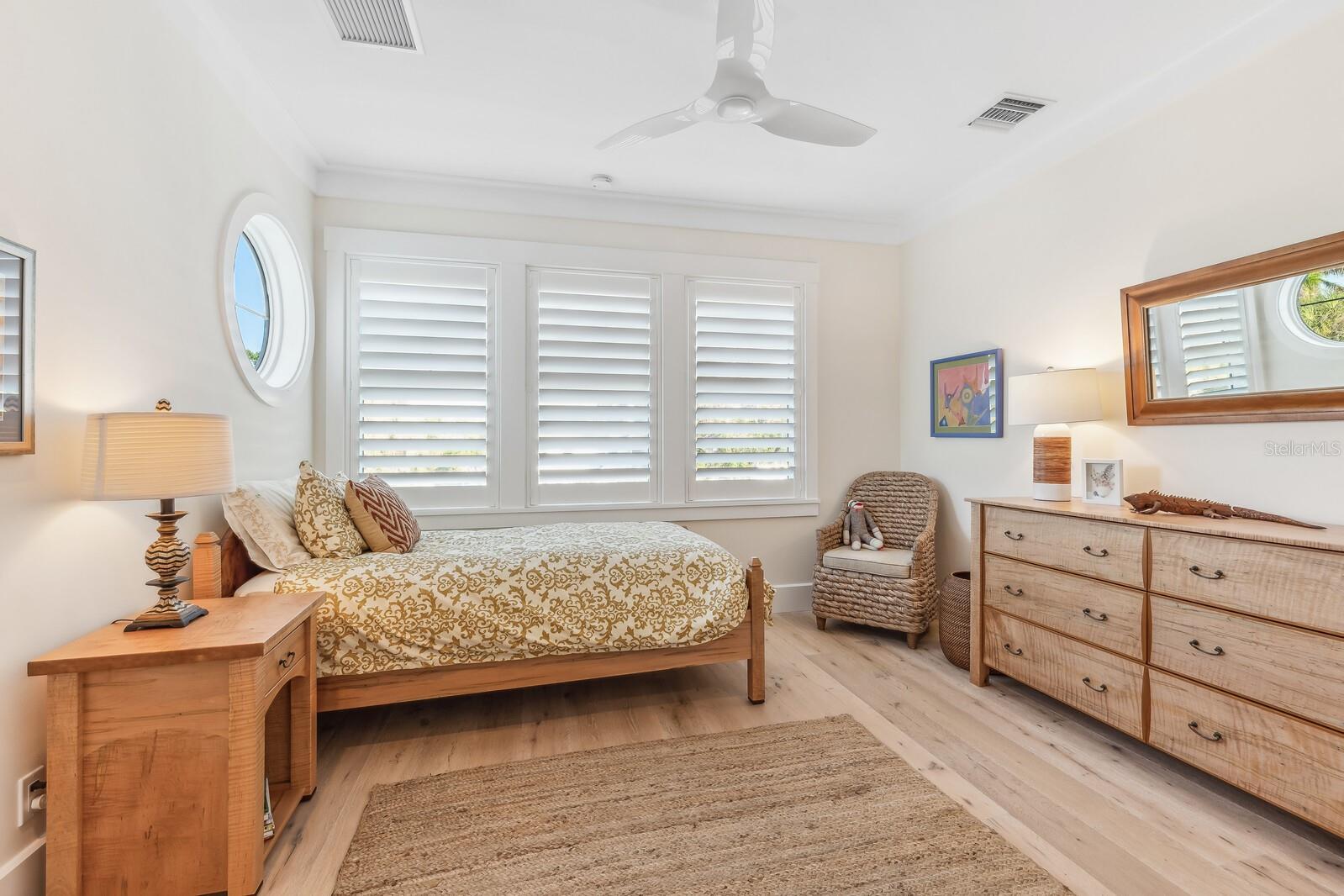 Image 16 of 40 For 164 1st Street E