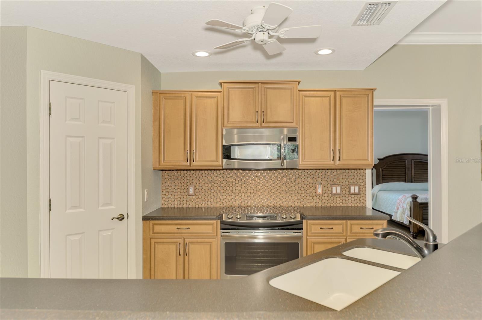 Image 11 of 70 For 3113 Club Drive 118