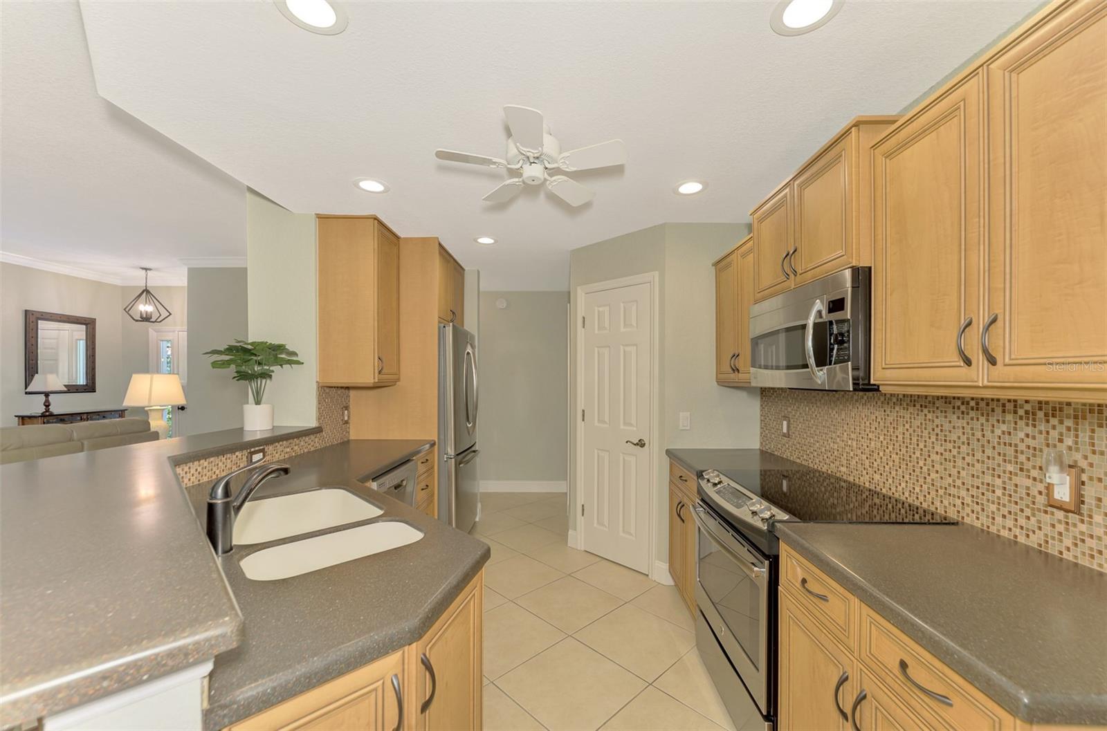 Image 13 of 70 For 3113 Club Drive 118
