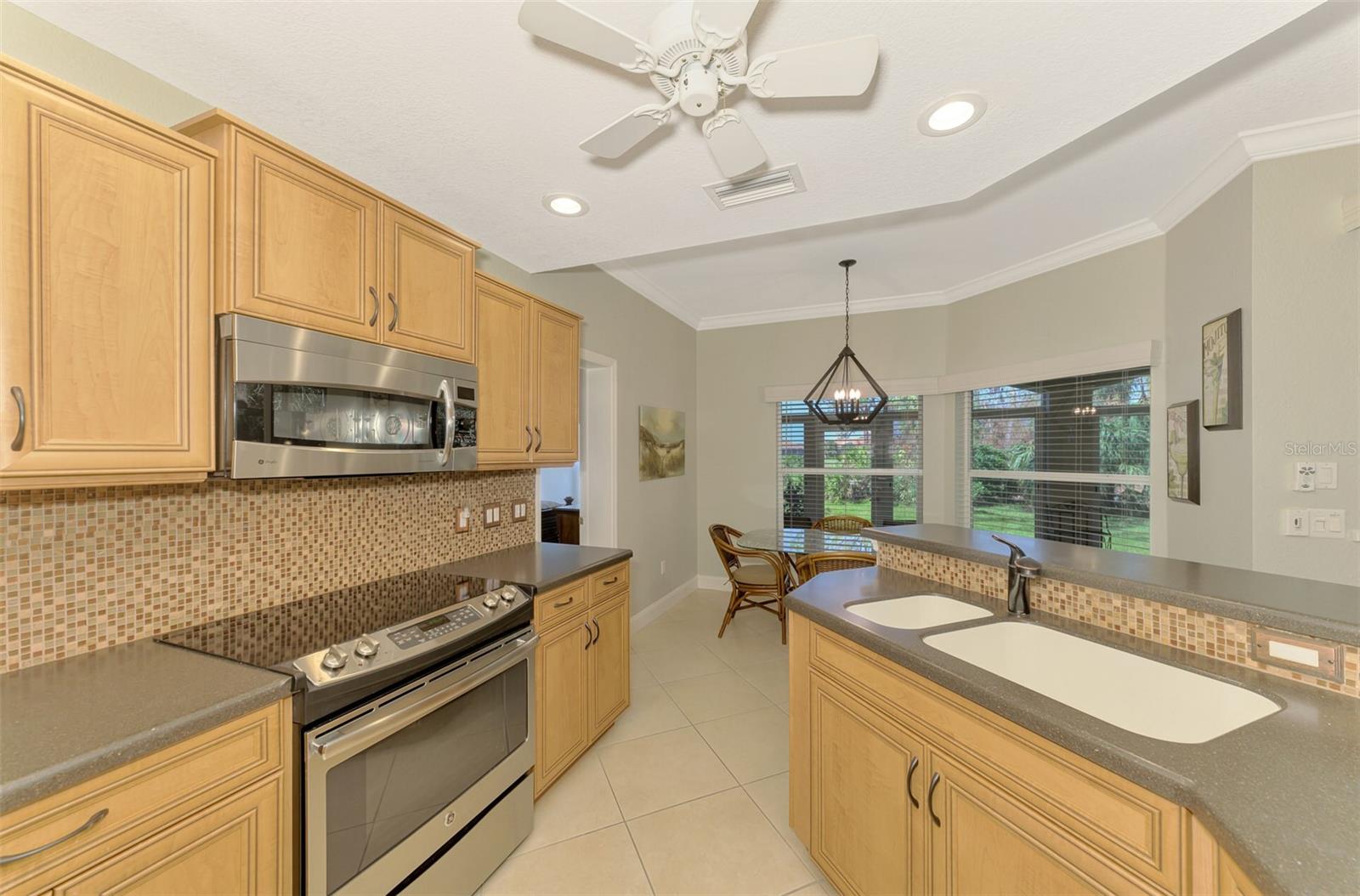 Image 17 of 70 For 3113 Club Drive 118