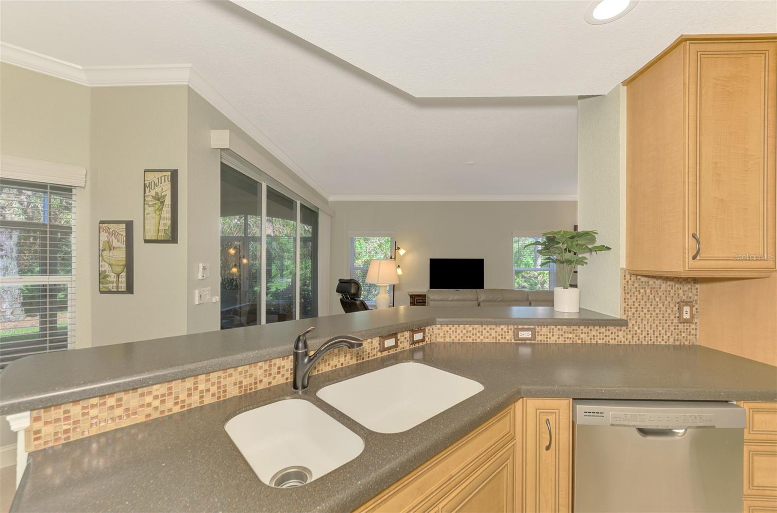 Image 18 of 70 For 3113 Club Drive 118