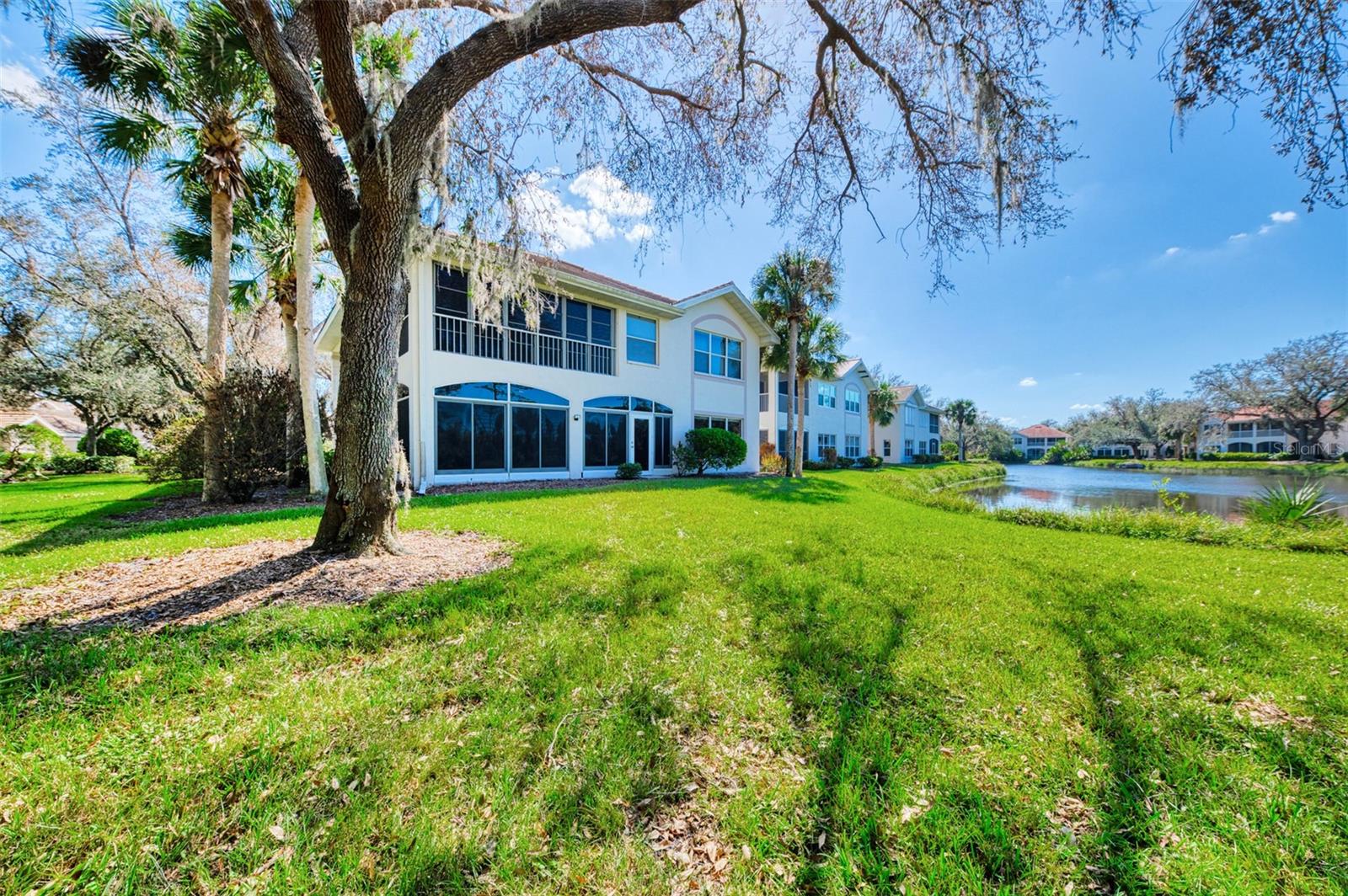 Image 36 of 70 For 3113 Club Drive 118