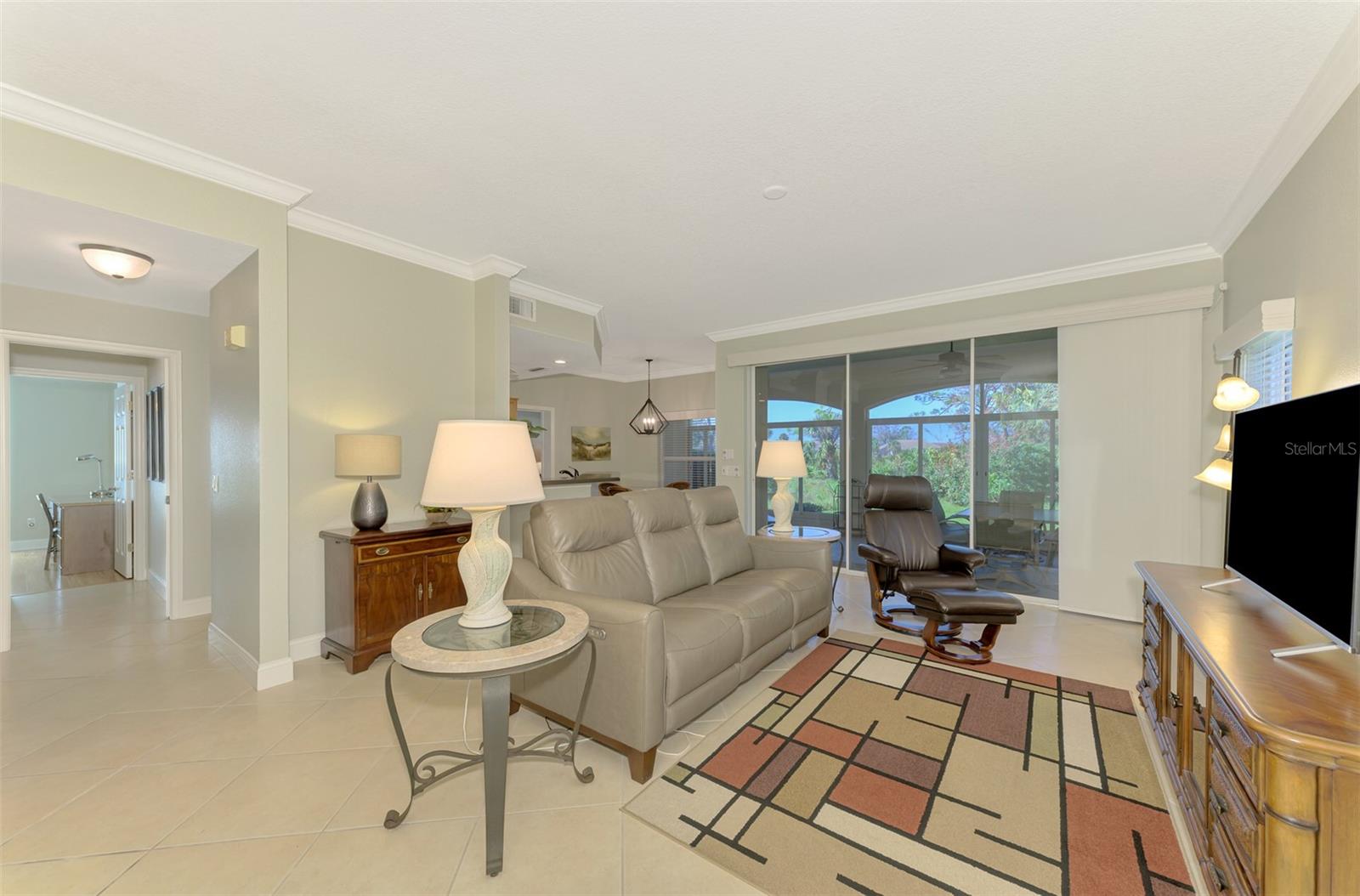 Image 6 of 70 For 3113 Club Drive 118