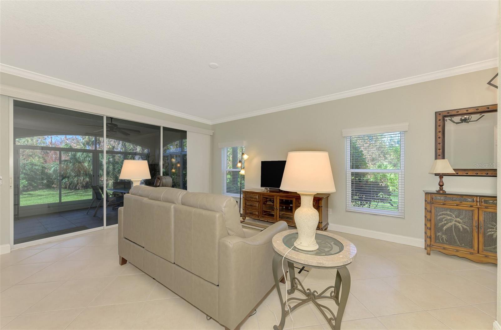 Image 7 of 70 For 3113 Club Drive 118