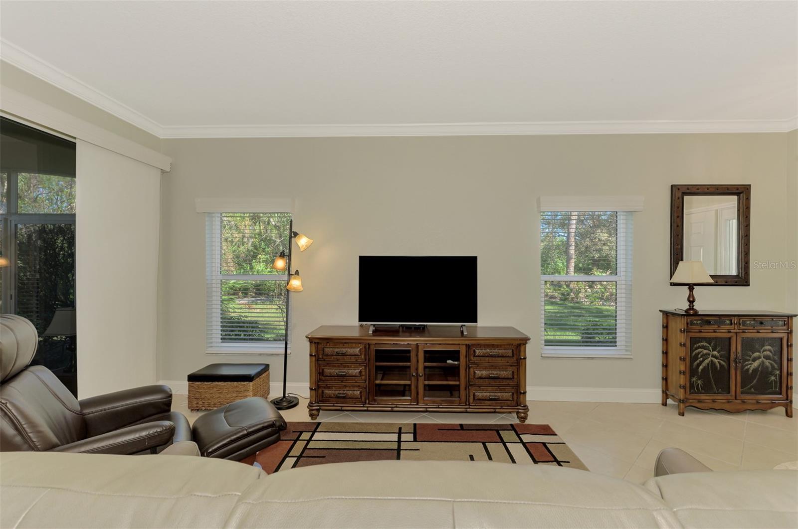 Image 8 of 70 For 3113 Club Drive 118
