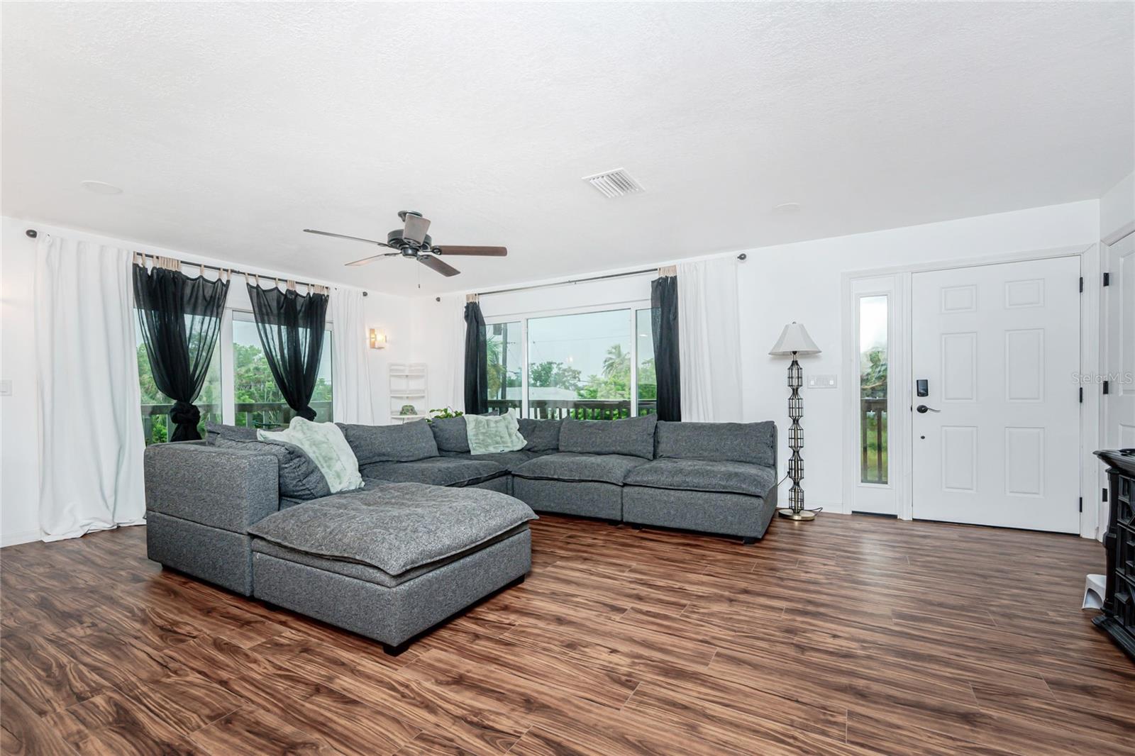 Image 10 of 56 For 3129 Banyan Way