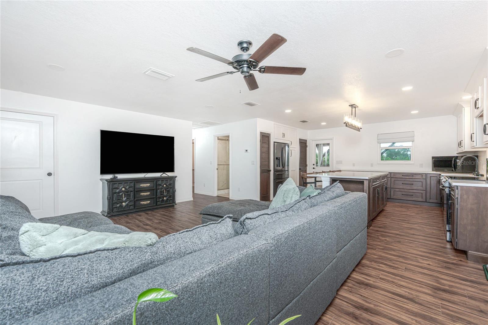 Image 14 of 56 For 3129 Banyan Way