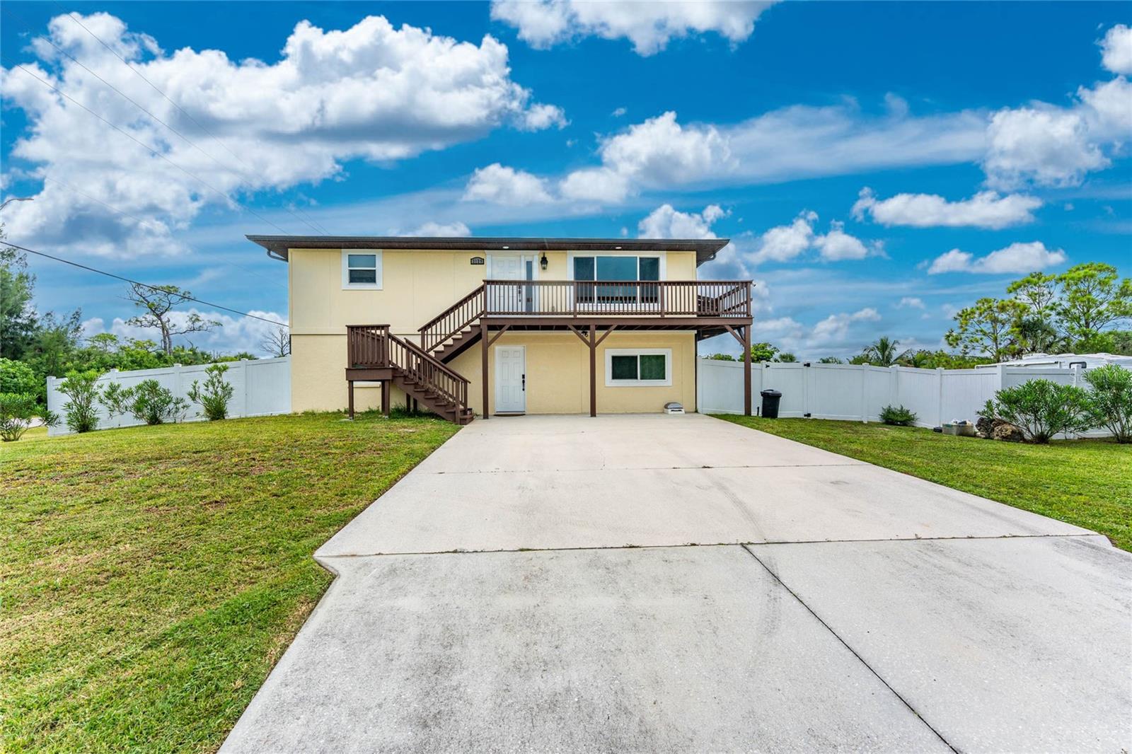 Image 2 of 56 For 3129 Banyan Way