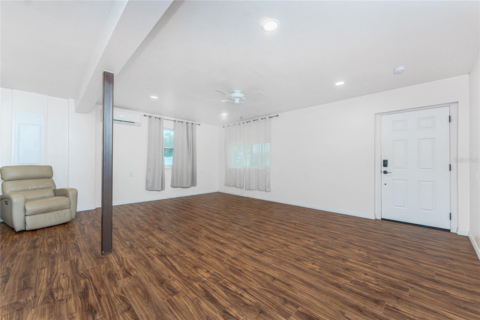 Image 22 of 56 For 3129 Banyan Way