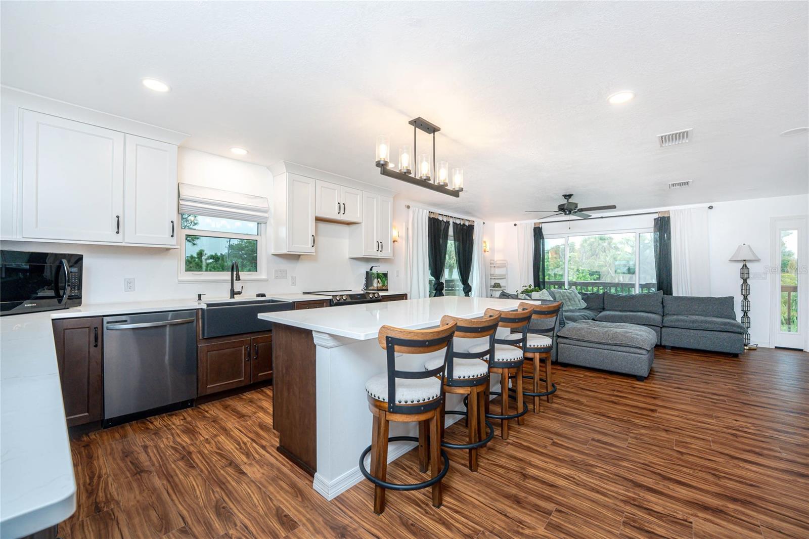 Image 3 of 56 For 3129 Banyan Way