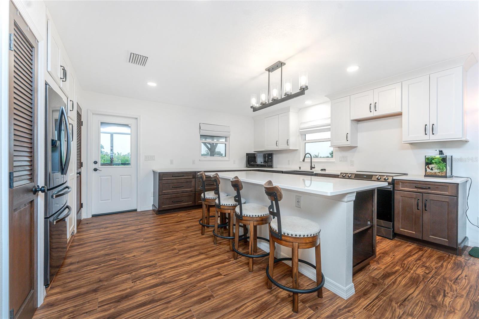 Image 4 of 56 For 3129 Banyan Way