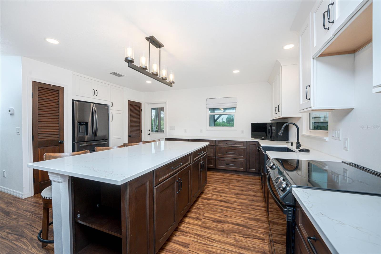 Image 5 of 56 For 3129 Banyan Way