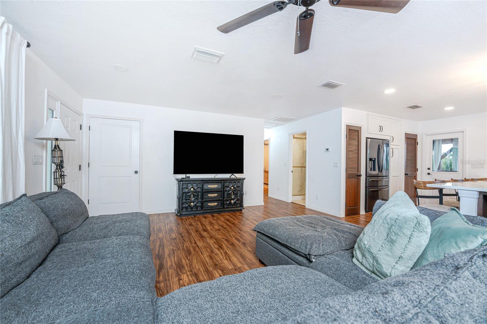 Image 7 of 56 For 3129 Banyan Way