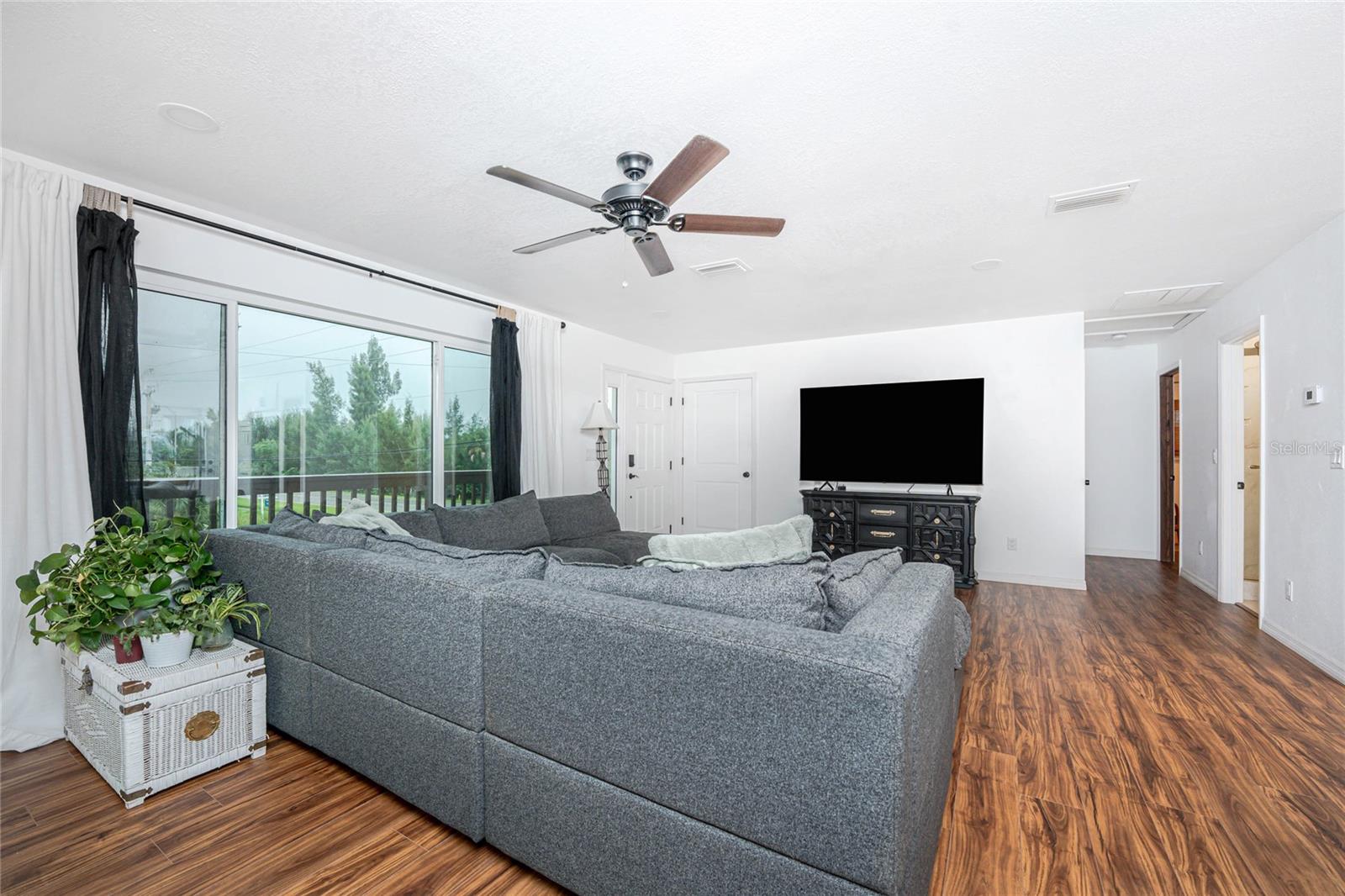 Image 8 of 56 For 3129 Banyan Way