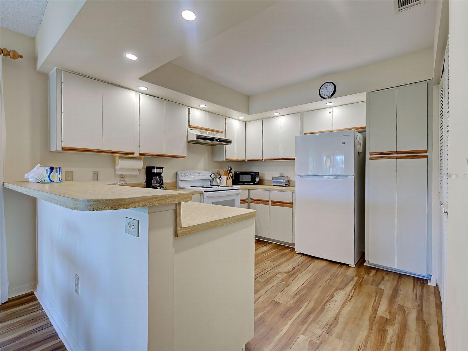 Image 21 of 74 For 220 Southampton Drive  325