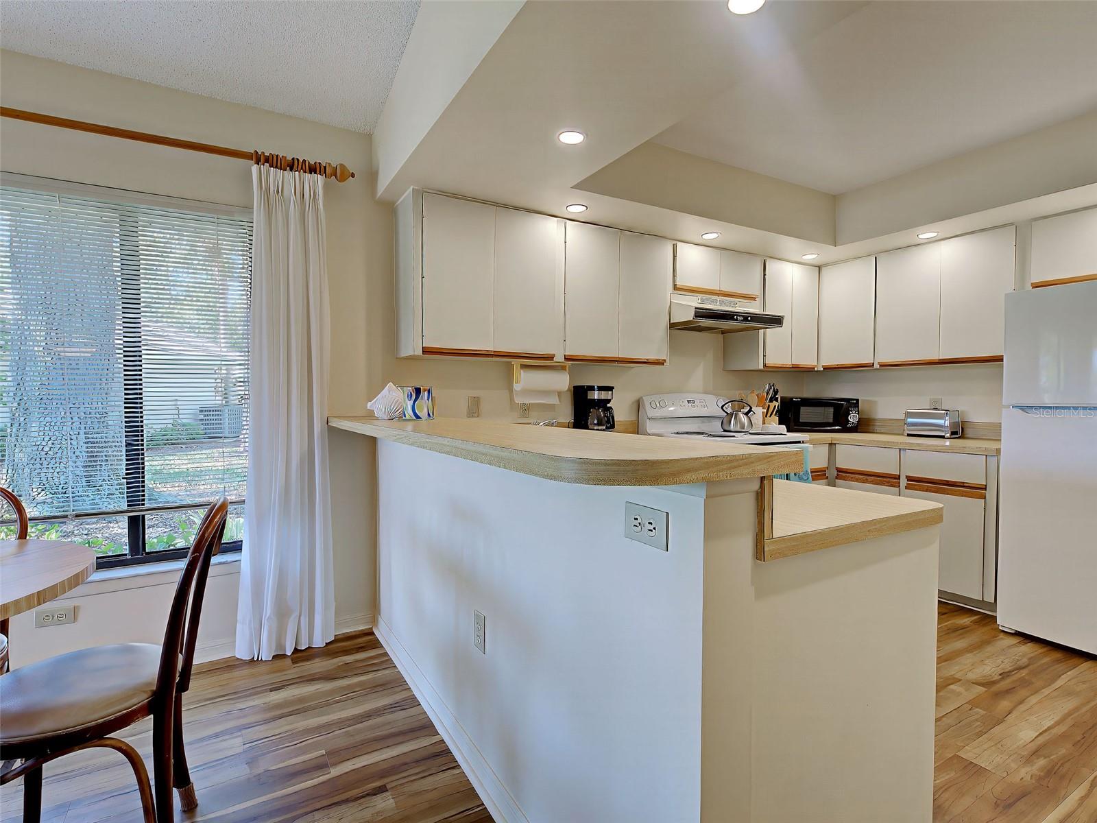 Image 24 of 74 For 220 Southampton Drive  325