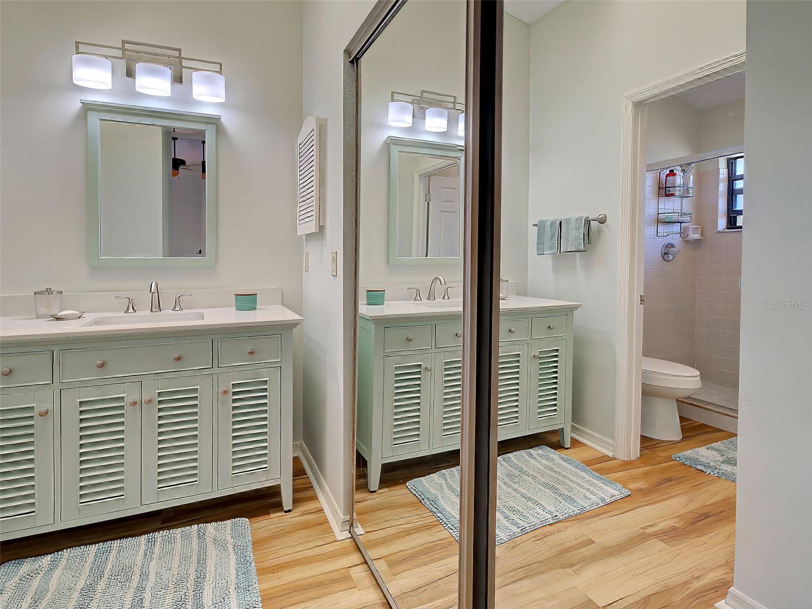 Image 37 of 74 For 220 Southampton Drive  325