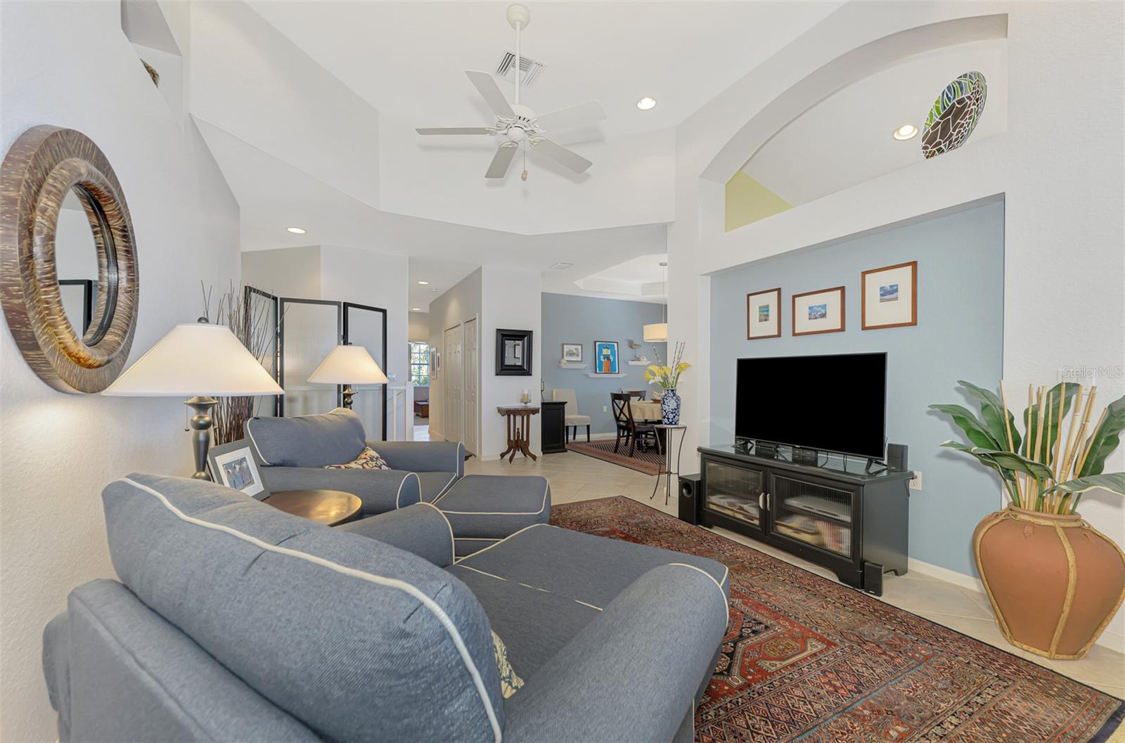 Image 12 of 75 For 4628 Club Drive H201