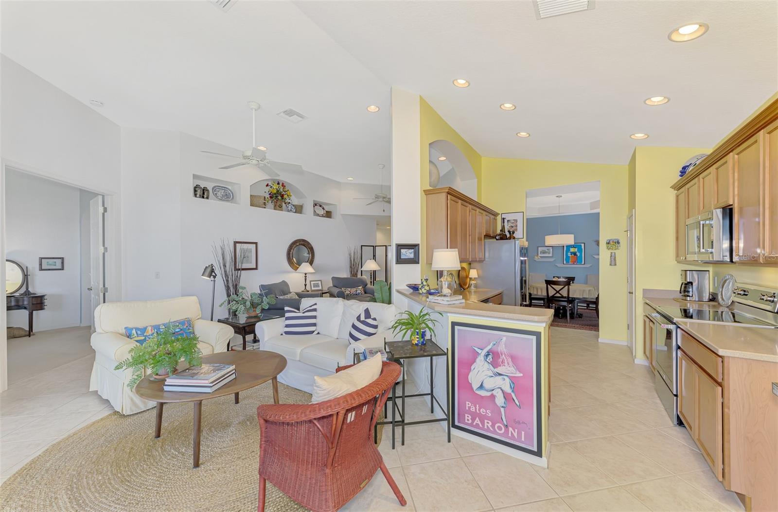 Image 15 of 75 For 4628 Club Drive H201