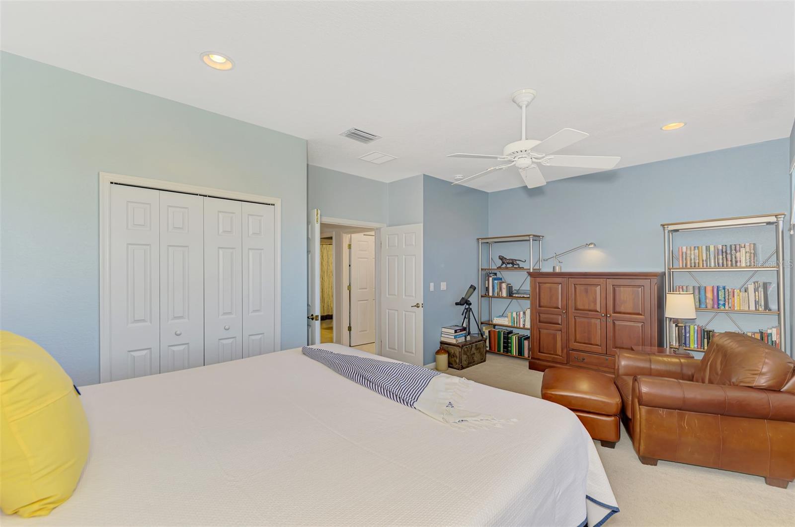 Image 39 of 75 For 4628 Club Drive H201