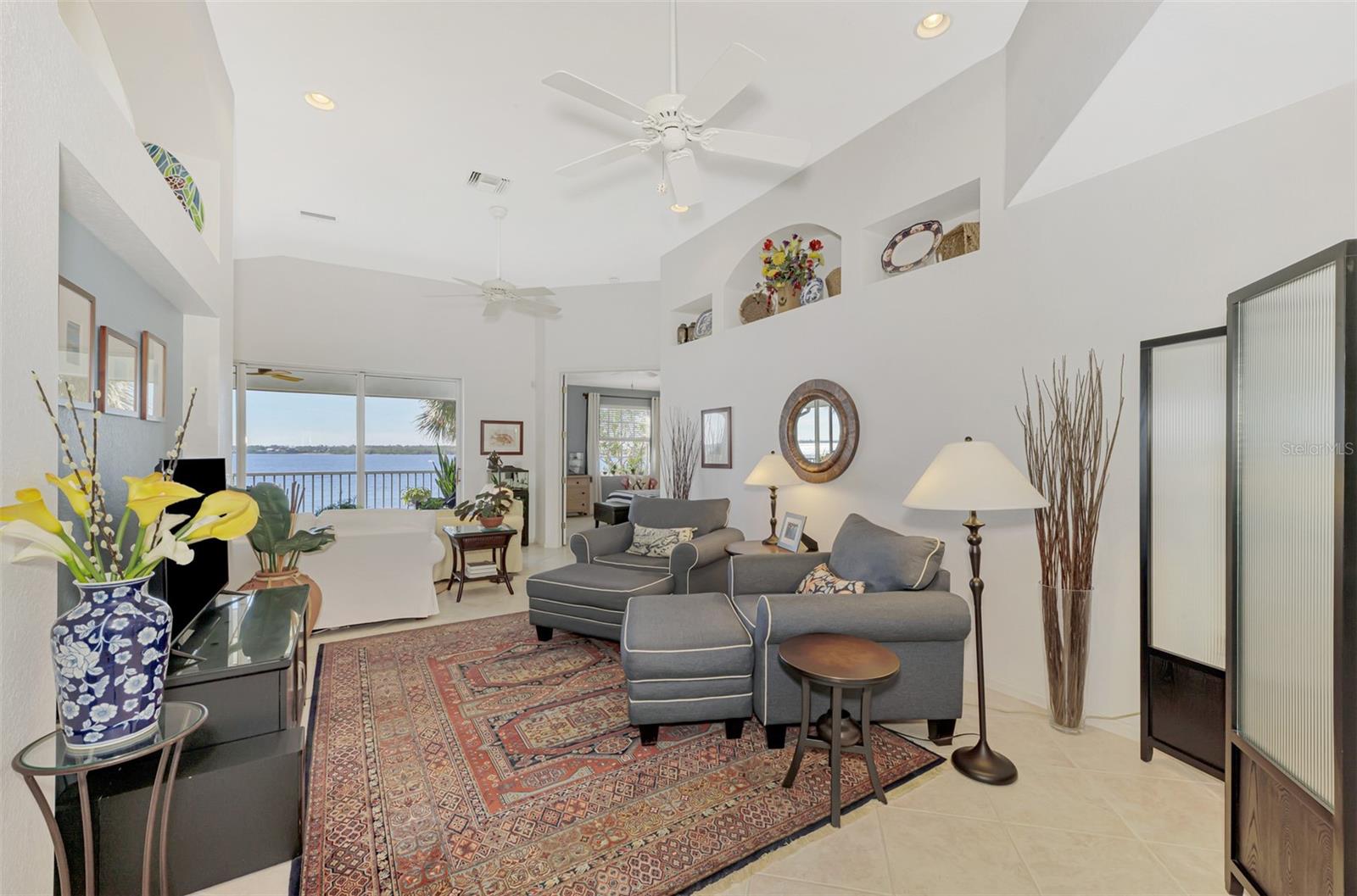 Image 8 of 75 For 4628 Club Drive H201