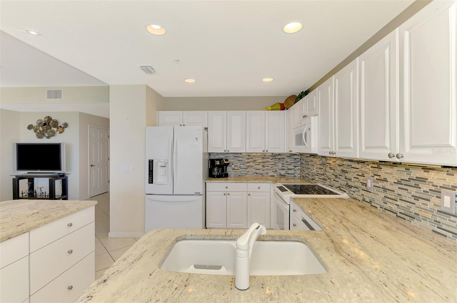 Image 17 of 82 For 4692 Club Drive 101