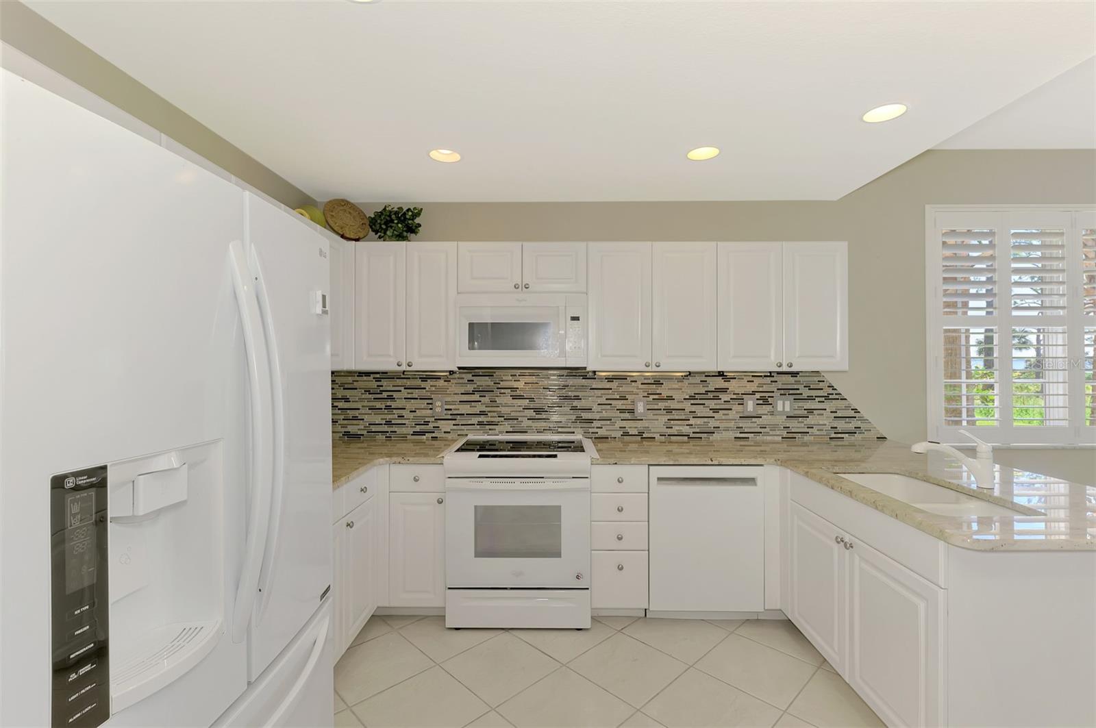 Image 19 of 82 For 4692 Club Drive 101