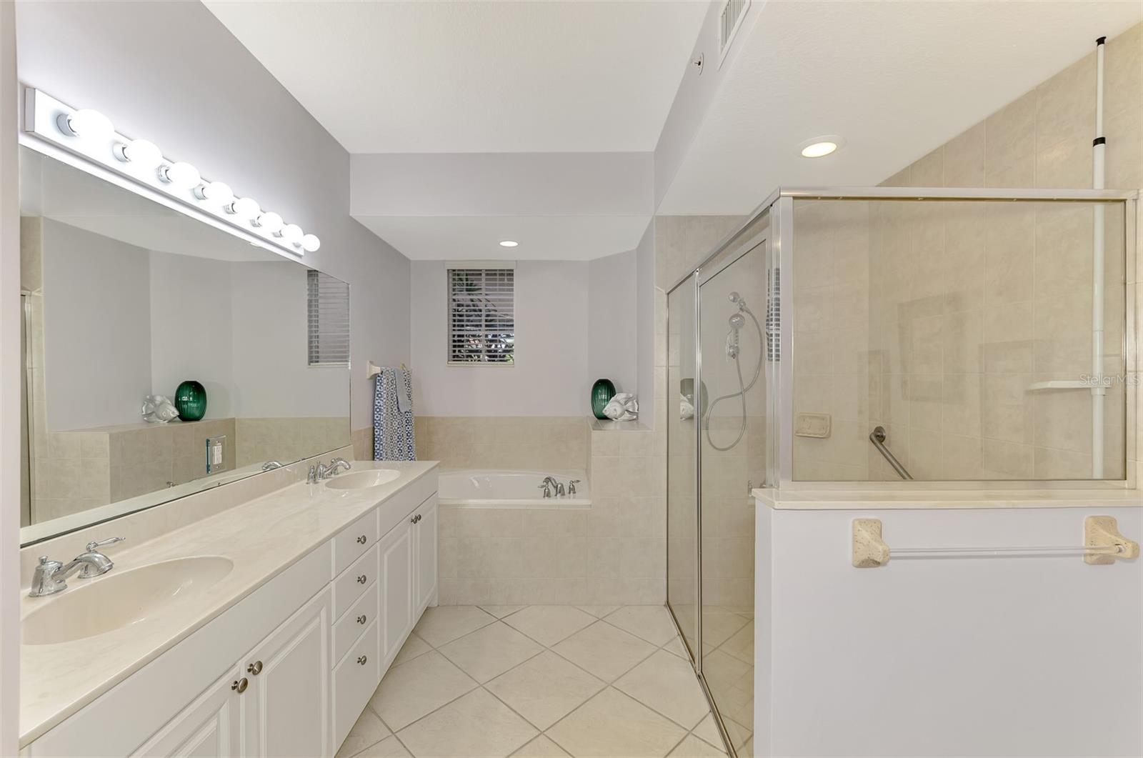 Image 29 of 82 For 4692 Club Drive 101