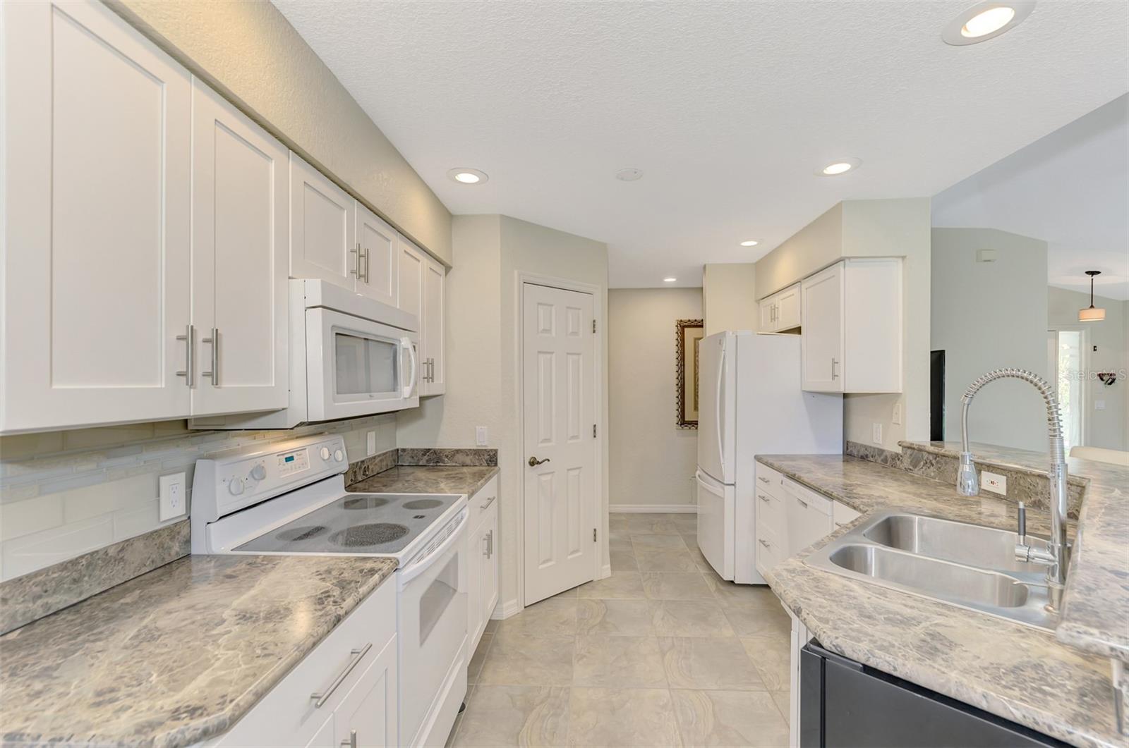 Image 13 of 66 For 14049 Willow Glen Court 242