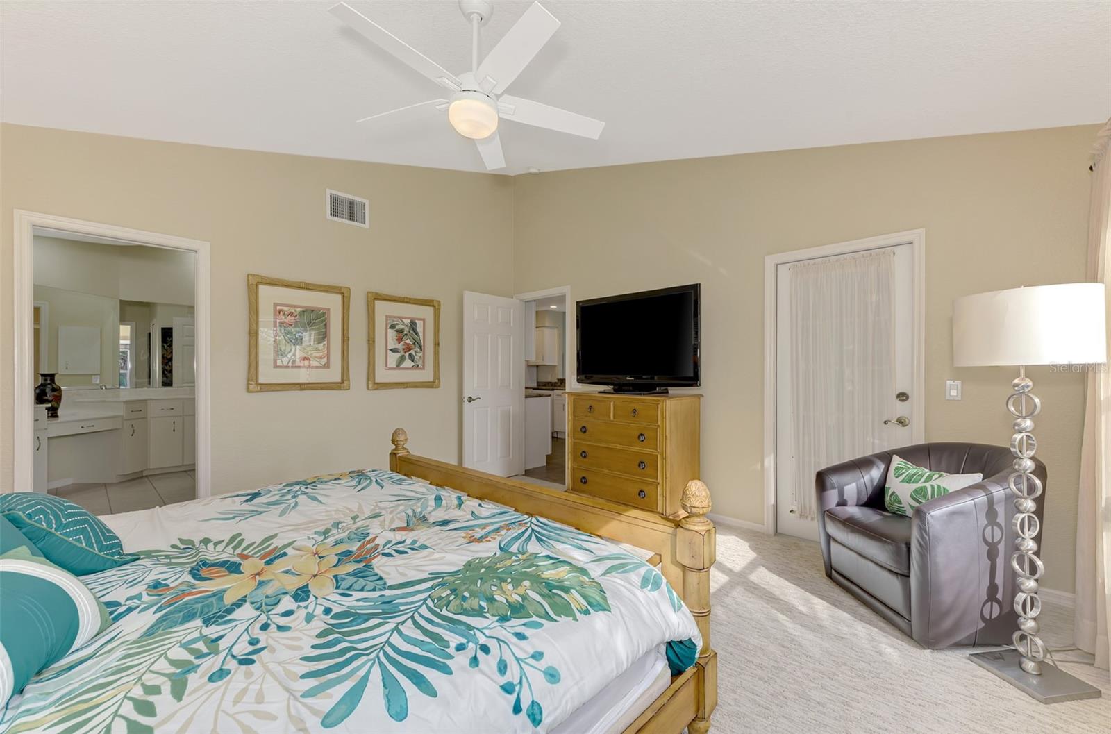 Image 24 of 66 For 14049 Willow Glen Court 242